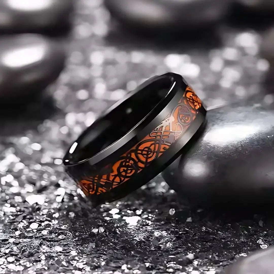 Anillo de Tungsteno Rojo Inspiración Vikinga