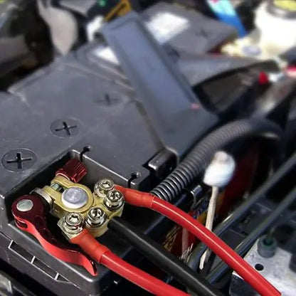 QuickGrip – Abrazaderas Inteligentes para Liberación Rápida para la Batería de tu carro